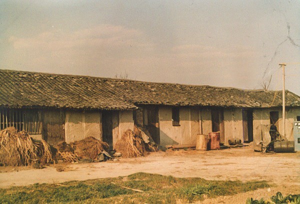 a 早期冰箱配件简易厂房.jpg