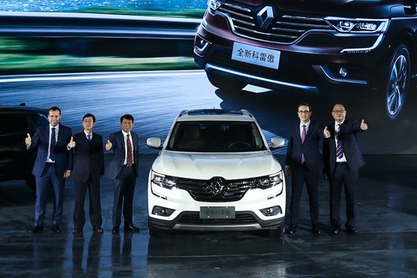 http://www.dongfeng-renault.com.cn/~/media/Images/AppFrameWork/Auto/Renault/Official/Articles/News/20161111/1-%E5%98%89%E5%AE%BE%E5%90%88%E5%BD%B1.jpg?h=400&w=600&la=zh-CN