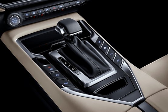 H:\素材类\T500棚拍\棚拍终版\11.21-t500 完稿\小咔\眾泰T5008003 副本.jpg