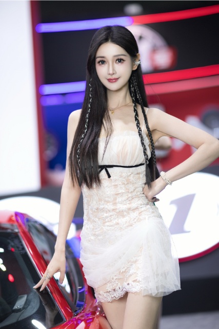 2026深圳改装车展 于莹莹
