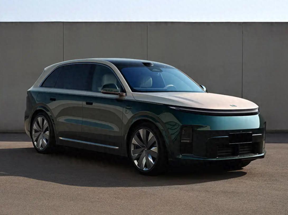 全新理想L8 Livis申报图曝光，定位旗舰五座SUV