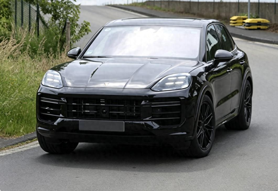 2027款保时捷卡宴Turbo E-Hy