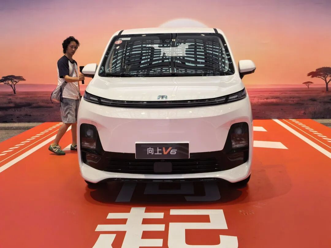 鑫源向上V6售6.98万起，宁德时代电池+汇川电机